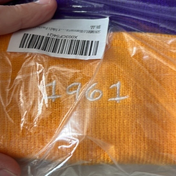 Minnesota Vikings Embroidered Logo Cuffed 1961 Beanie Purple Gold Adult Size NWT - Picture 3 of 4
